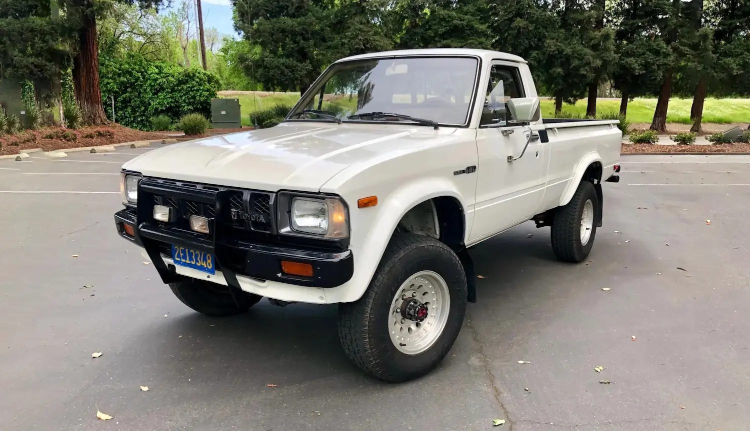 1982 toyota hilux 4x4 white