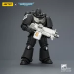 Action Figure - JoyToy Iron Hands Intercessor with Bolt Rifle, Bolt Pistol and Chainsword 1/18 - Warhammer 40K